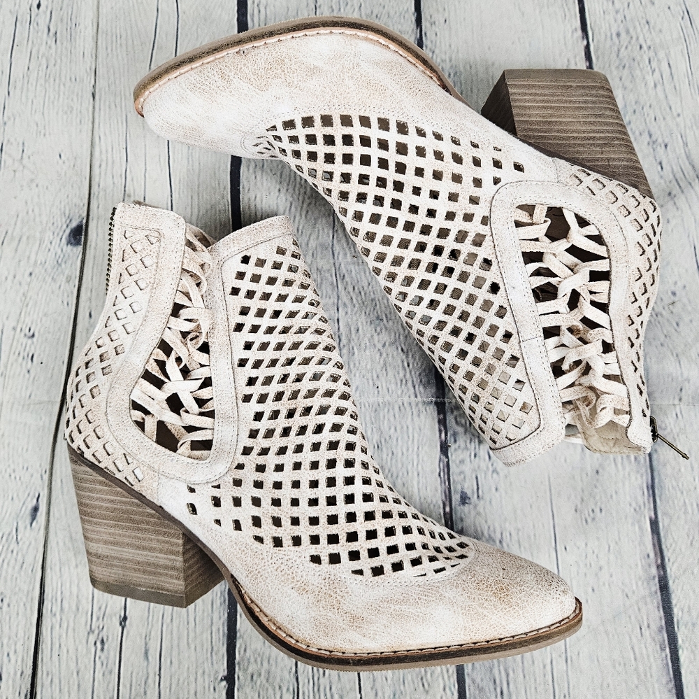 COCONUTS by MATISSE | Walk On laser cut lace-up ankle detail heeled ankle boot